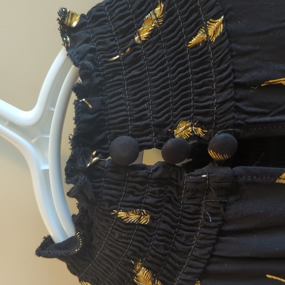 Holiday party blouse in black with gold feather detail! Size L - Picture 4 of 6